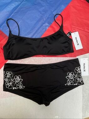 🍄2 pcs Hurley Black Bikini Shortie and Bralette Set with White Floral Accents